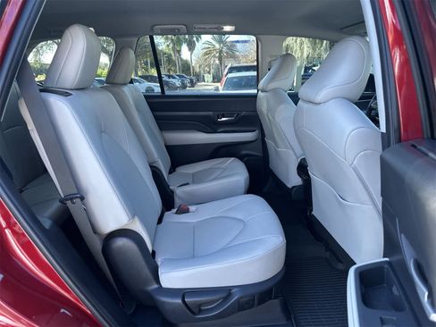 Used 2024 Toyota Grand Highlander XLE image 18