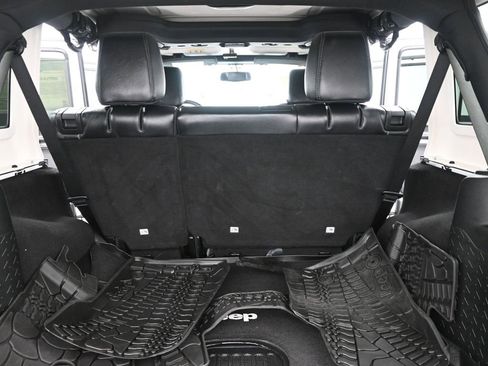 Used 2017 Jeep Wrangler Unlimited Sahara image 9