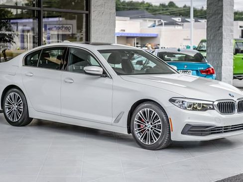 Used 2019 BMW 530i w/ Convenience Package RWD image 4
