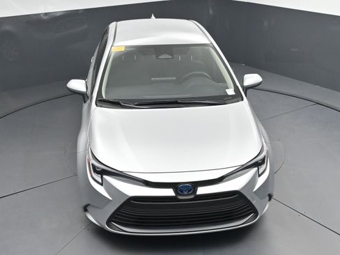 Used 2025 Toyota Corolla LE image 32