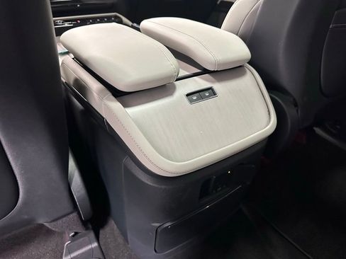 Used 2025 Lincoln Navigator Reserve image 49