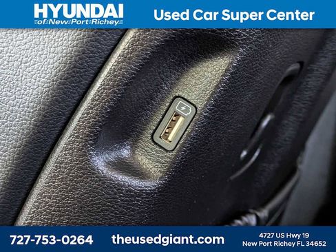 Used 2022 Kia Telluride EX w/ EX Premium Package image 21