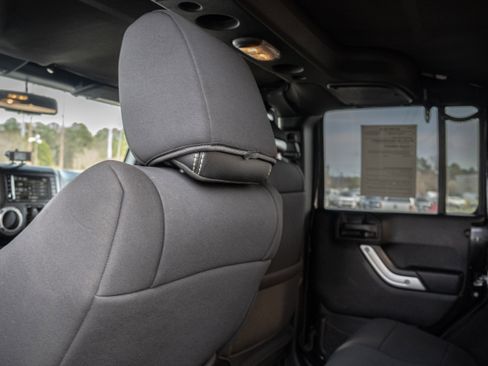 Used 2015 Jeep Wrangler Unlimited Sahara w/ Max Tow Package image 23