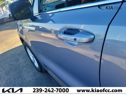 Used 2024 Kia Sorento LX FWD image 11