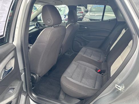 Used 2024 Chevrolet Trax LS w/ LS Convenience Package FWD image 11