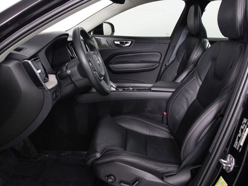 Used 2022 Volvo XC60 B5 Inscription w/ Climate Package image 31