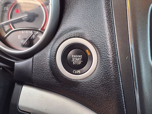 Used 2020 Dodge Journey SE image 18