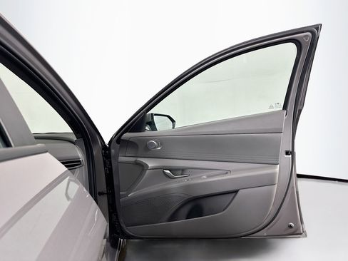 Used 2021 Hyundai Elantra SEL image 31