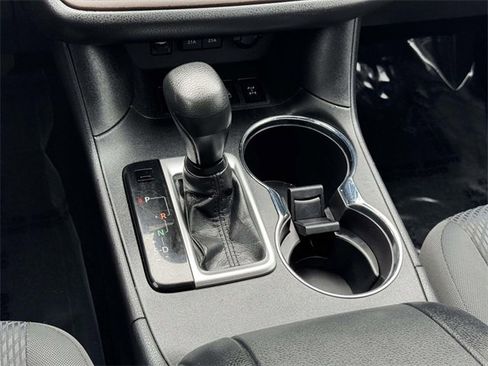 Used 2019 Toyota Highlander LE image 19