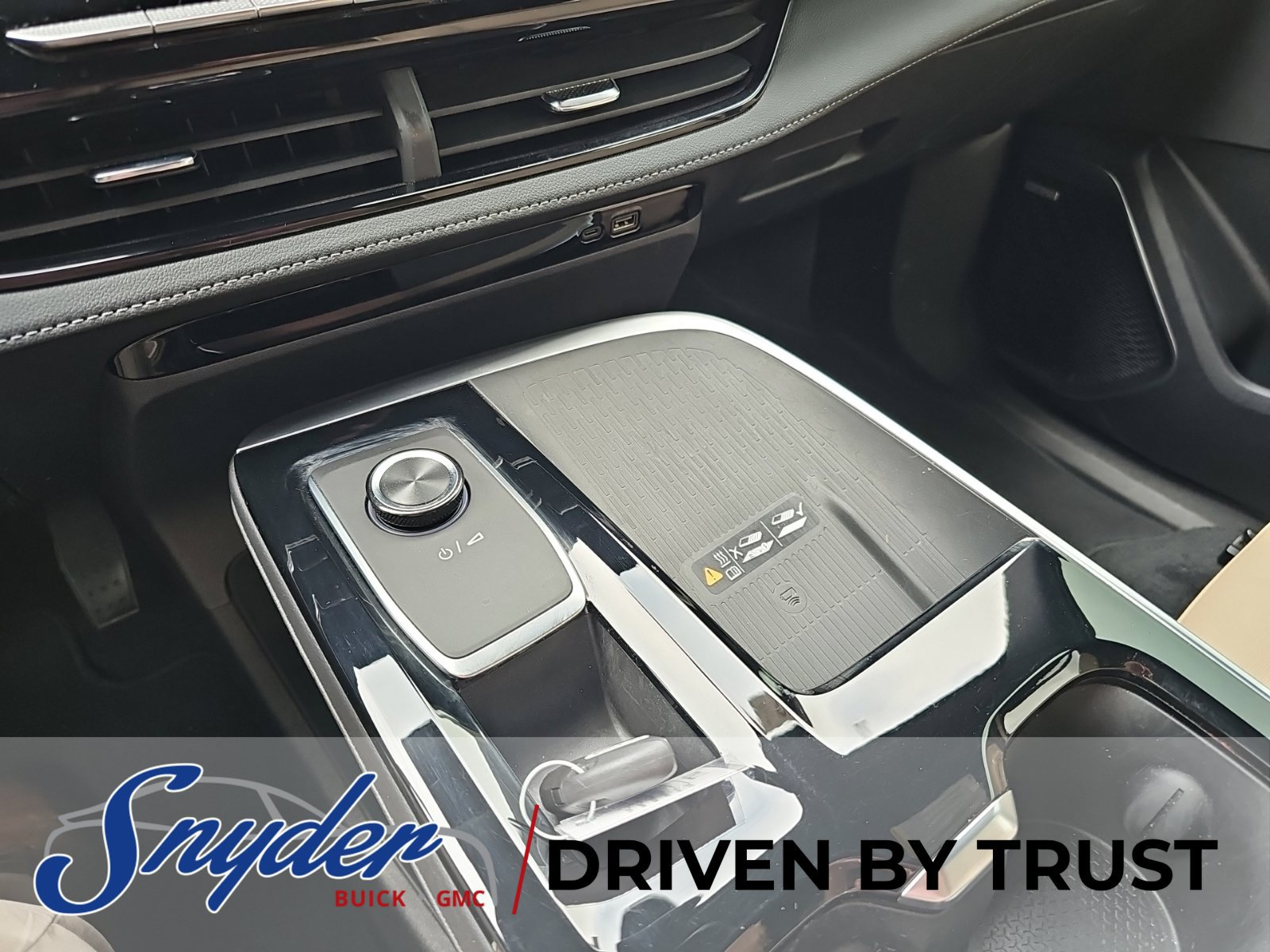 Used 2025 Buick Enclave Preferred w/ Super Cruise Package FWD image 18