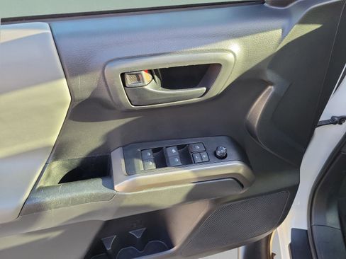 Used 2022 Toyota Tacoma SR5 image 33