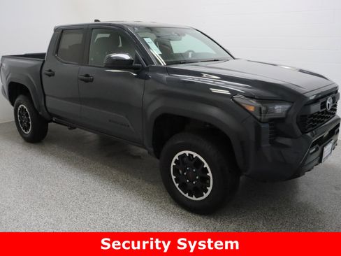 Certified 2024 Toyota Tacoma TRD Off-Road image 4