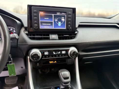 Used 2019 Toyota RAV4 LE image 26