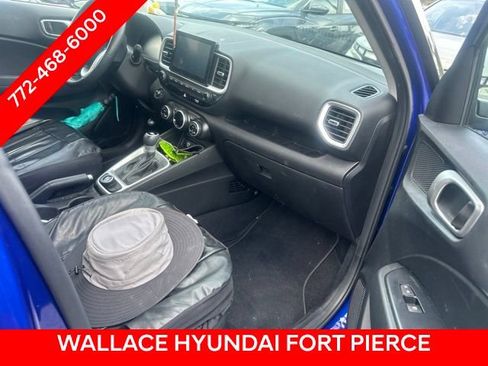 Used 2024 Hyundai Venue SEL FWD image 3