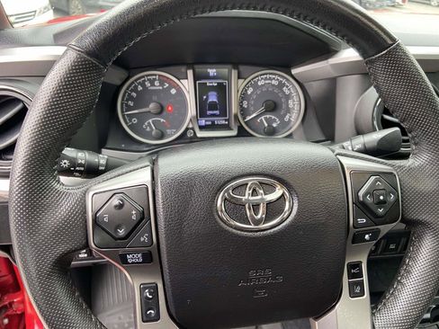 Used 2021 Toyota Tacoma Limited image 11