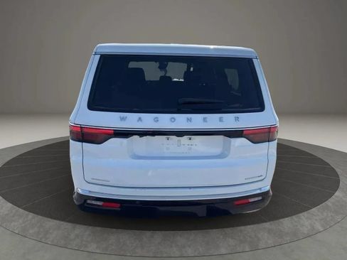 Used 2023 Jeep Wagoneer L Series II AWD/4WD image 3