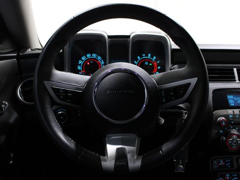 Used 2010 Chevrolet Camaro SS RWD image 12