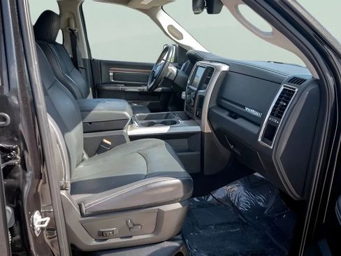 Used 2017 RAM 1500 Laramie w/ Convenience Group image 10