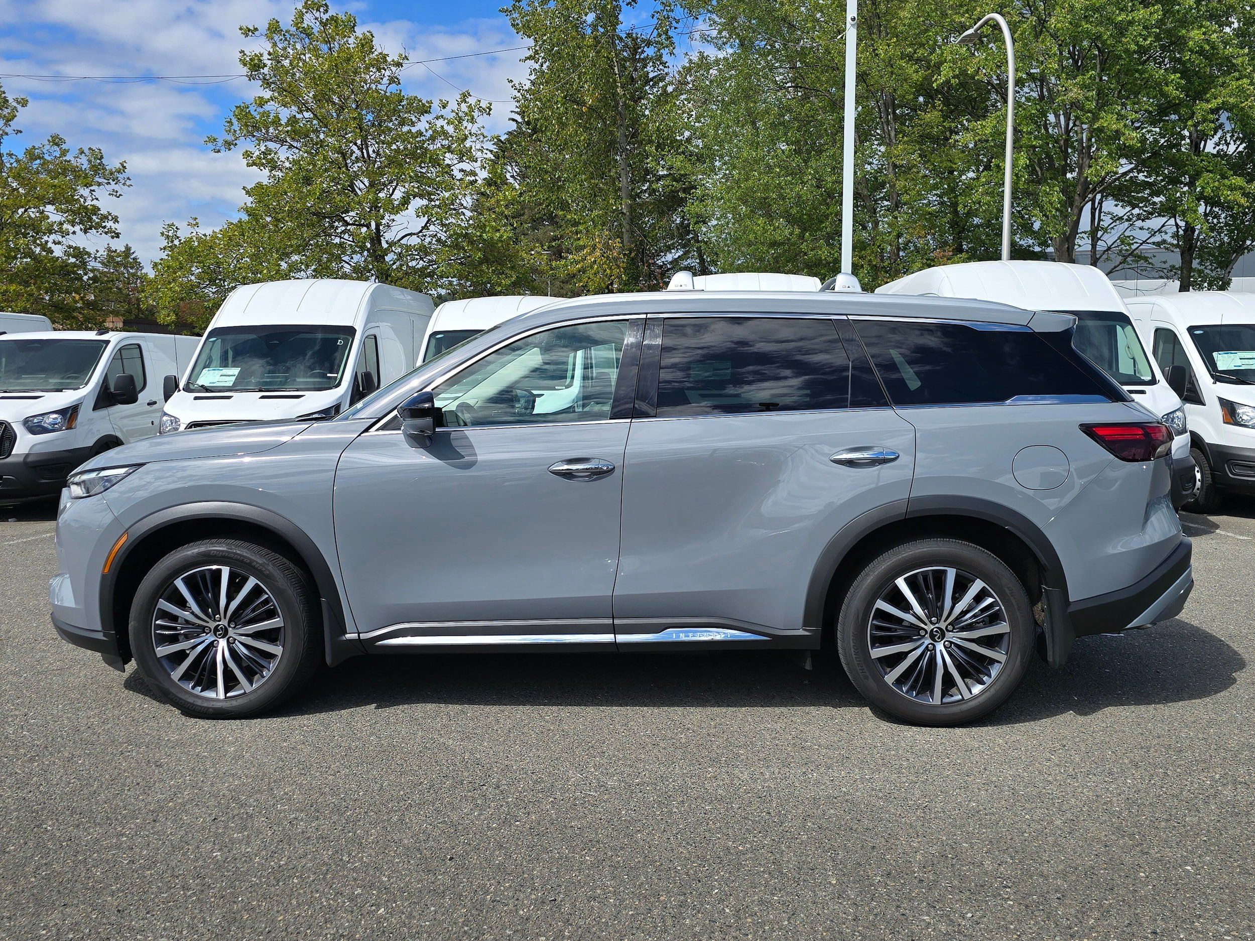Used 2025 INFINITI QX60 Sensory w/ Vision Package AWD/4WD image 2