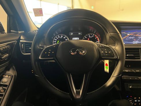 Used 2018 INFINITI QX30 Premium w/ Navigation Package image 11