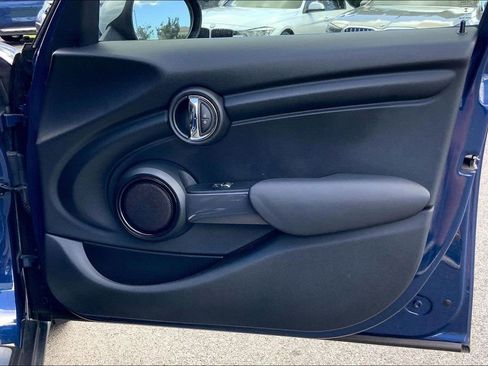 Used 2018 MINI Cooper 4-Door Hardtop image 23