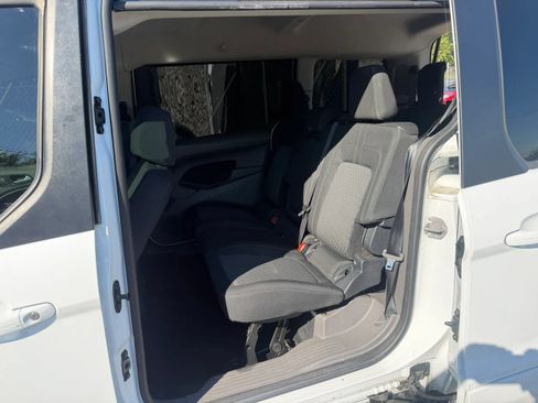 Used 2022 Ford Transit Connect XLT FWD image 15