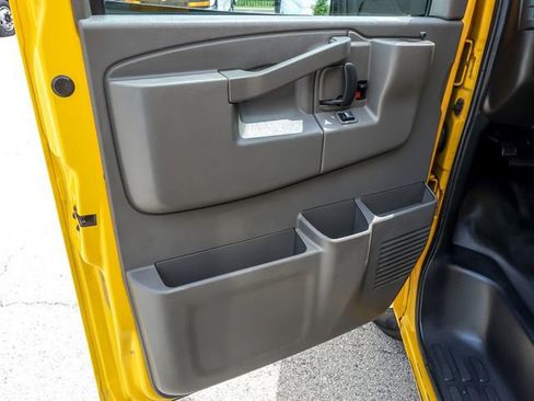Used 2021 GMC Savana 3500 Extended w/ Power Convenience Package RWD image 17