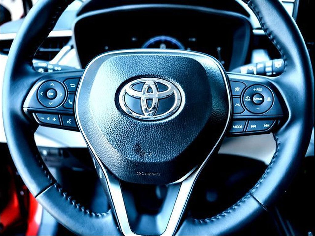 Used 2026 Toyota Corolla Cross LE w/ Moonroof Package FWD image 14