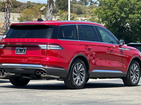 New 2026 Lincoln Aviator 2WD image 3