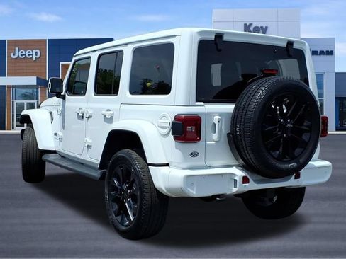 Used 2021 Jeep Wrangler Unlimited Sahara AWD/4WD image 3