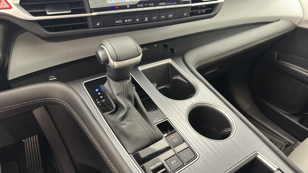 Used 2025 Toyota Sienna XLE FWD image 21