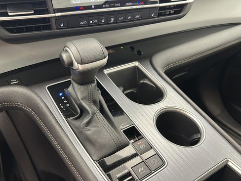 Used 2025 Toyota Sienna XLE FWD image 21