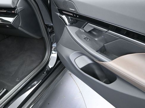 Certified 2025 BMW 530i image 23