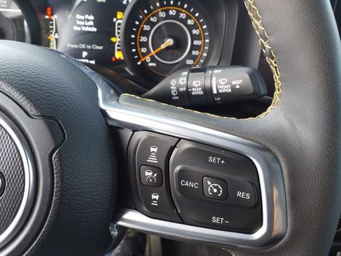 Used 2024 Jeep Wrangler Unlimited Sahara w/ Technology Group AWD/4WD image 19