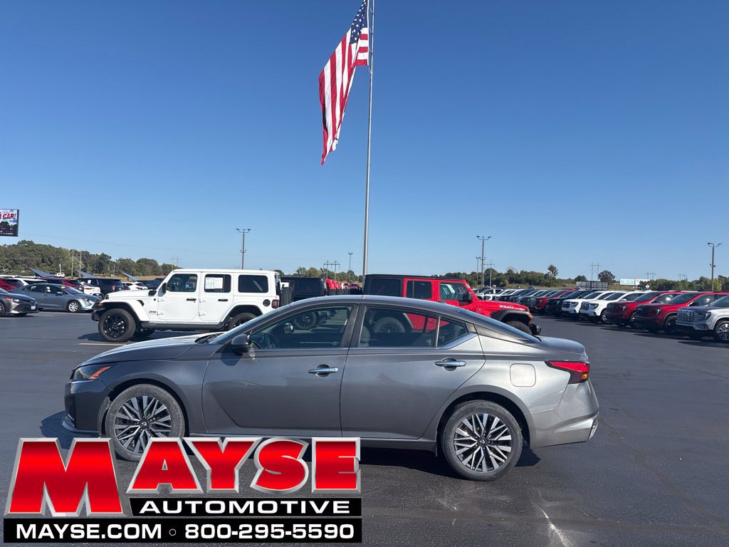 Used 2023 Nissan Altima 2.5 SV w/ SV Premium Package AWD/4WD image 1
