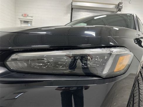 Used 2023 Honda Civic Sport image 11