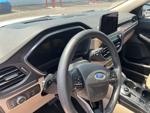 Used 2020 Ford Escape Titanium AWD/4WD image 29