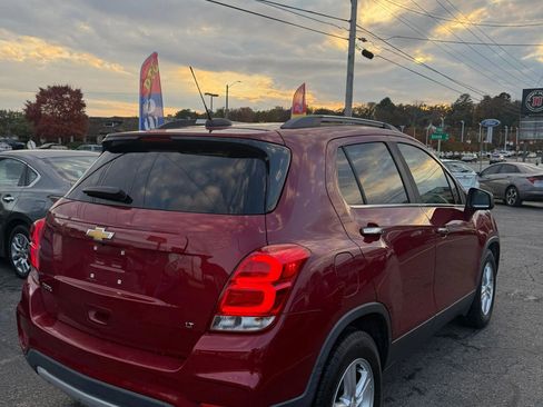 Used 2020 Chevrolet Trax LT w/ Sun & Sound Package image 10