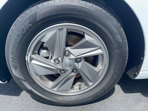 Used 2025 Hyundai Elantra SE FWD image 10