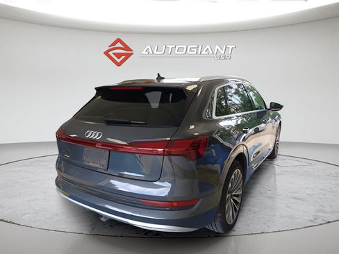 Used 2019 Audi e-tron Prestige w/ Prestige Package AWD/4WD image 4