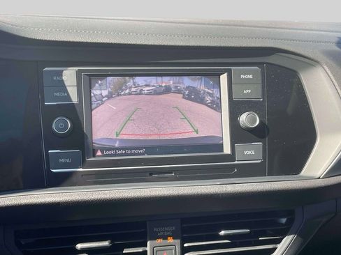 Used 2023 Volkswagen Jetta SE w/ Panoramic Sunroof Package FWD image 28