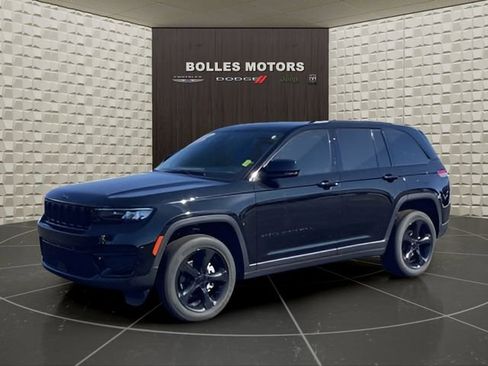 Certified 2023 Jeep Grand Cherokee Altitude image 10