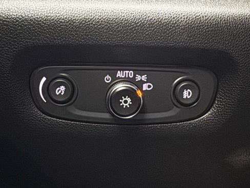 Used 2021 Chevrolet Traverse LT w/ LPO, Floor Liner Package image 21