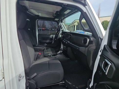 Used 2018 Jeep Wrangler Unlimited Sport S image 41