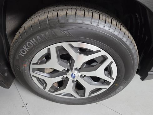 Used 2024 Subaru Forester Premium AWD/4WD image 12