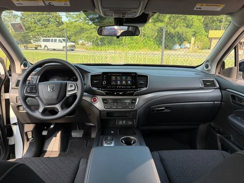 Certified 2025 Honda Ridgeline Sport image 8