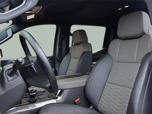 Used 2024 Chevrolet Silverado 1500 ZR2 image 15