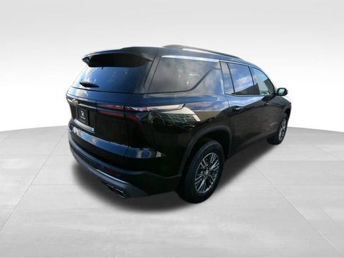 Used 2025 Chevrolet Traverse LT image 14