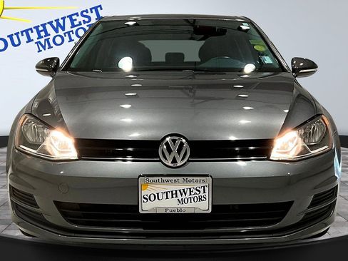 Used 2017 Volkswagen Golf S image 2