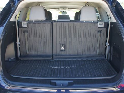 Used 2023 Toyota Highlander LE image 16